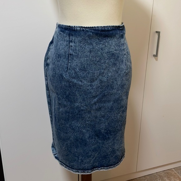 Pado Dresses & Skirts - Vintage Denim Skirt * Size Large‎ *